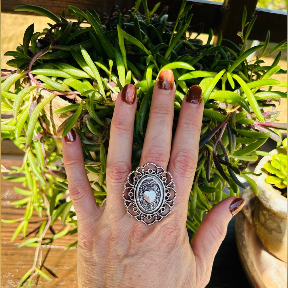 Vintage Elegant Silver Sacred Heart
Adjustable Ring.